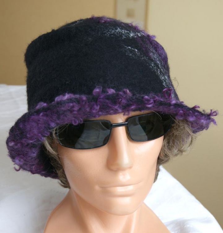 Violetinė skrybelaitė