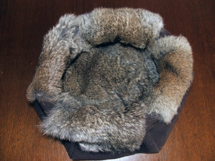 Žieminė kepurė su triušio kailiu