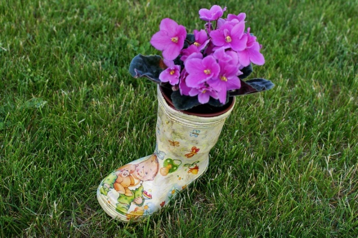 Guminiai botai - vazonėliai gėlėms