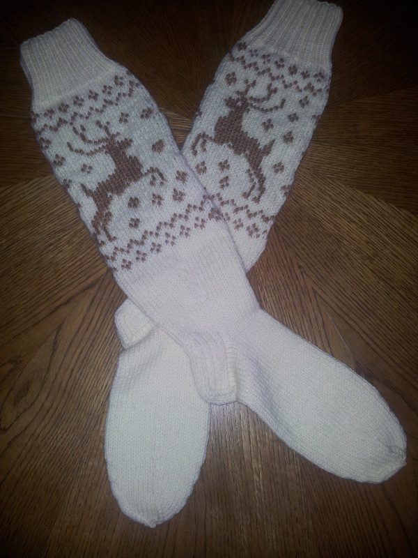 Šiltos kojinės su briedžiais