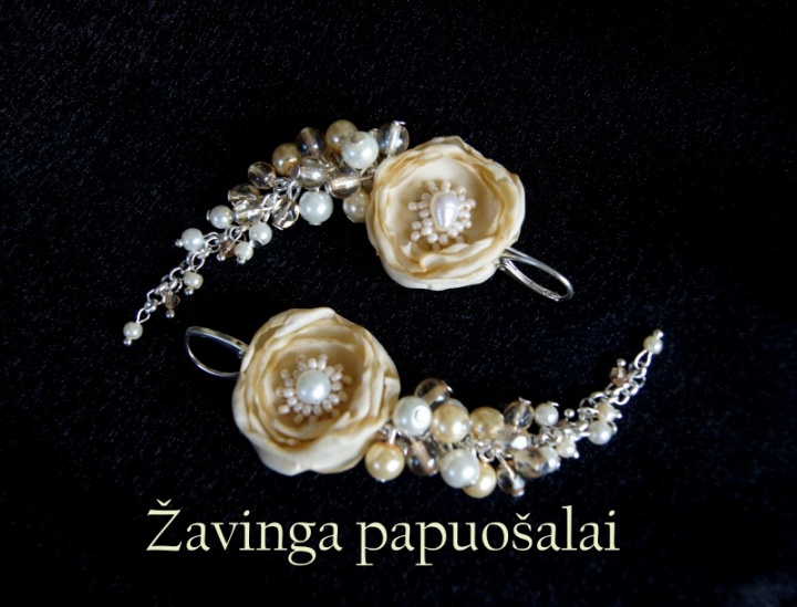 Kreminiai perlų auskarai