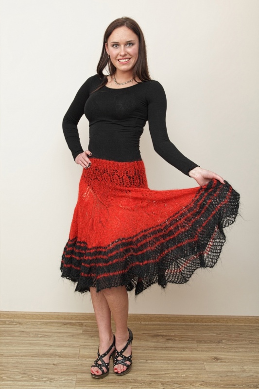 Čigoniškas raudonas išskirtinis sijonas