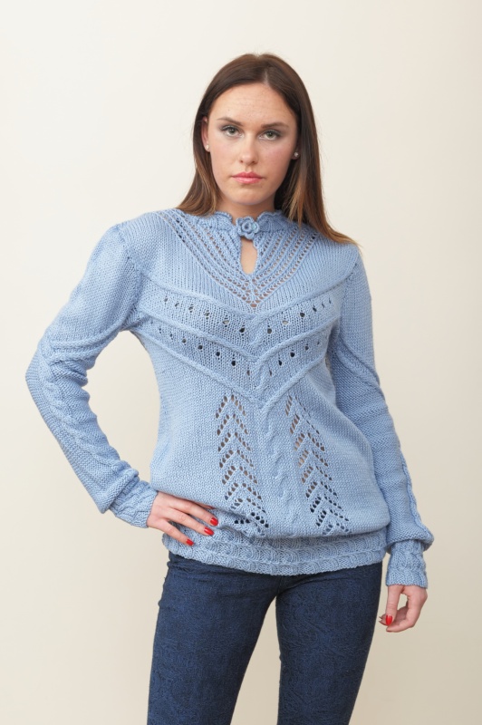 Melsvas lengvas megztinis