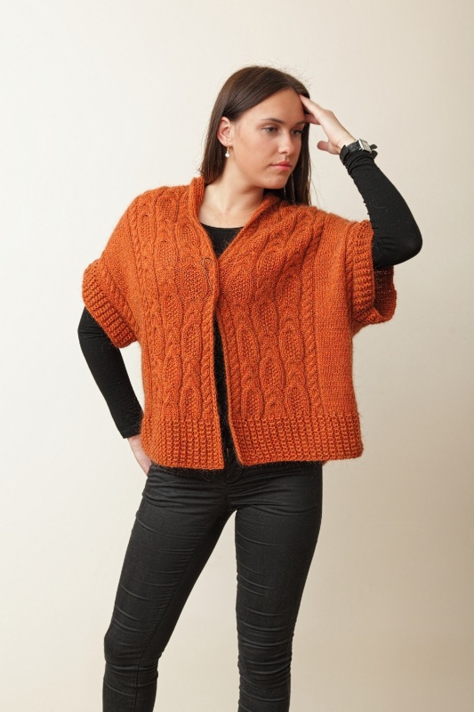 Plytos spalvos megztinis