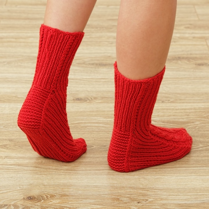 Raudonos kojinytės su širdele