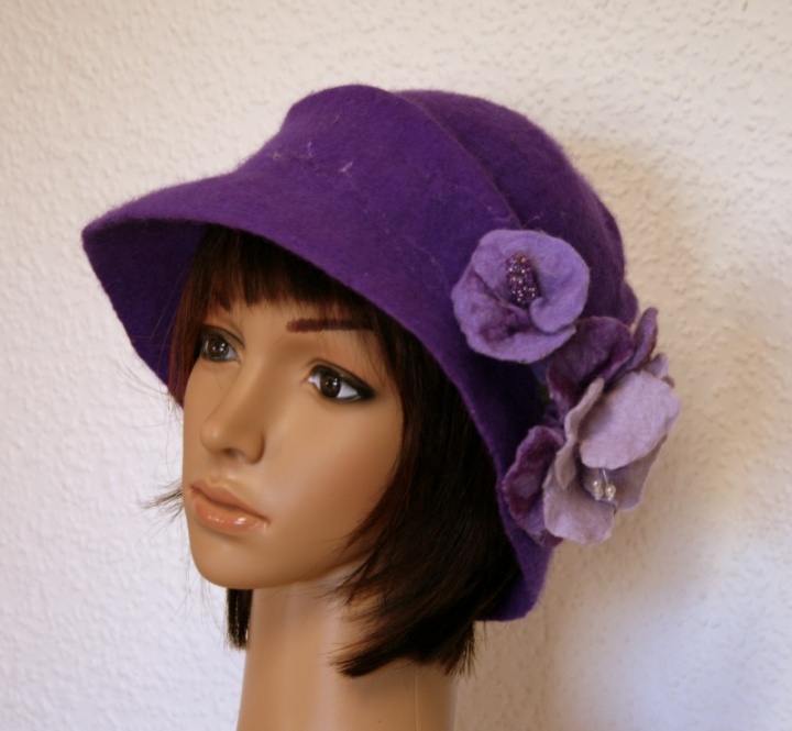 Skrybėlaitė " Violetinė puokštė "