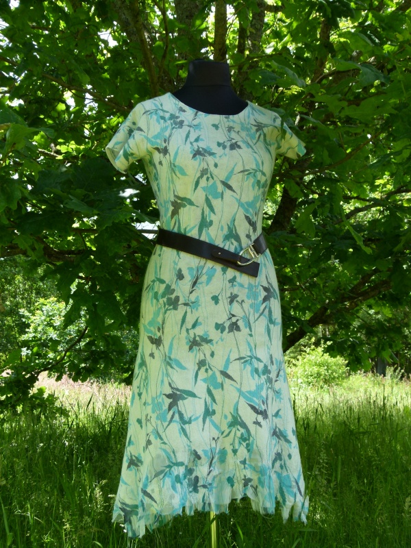 Ant šilko velta suknelė trumpom rankovėm "Vasaros beieškant"