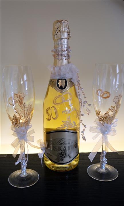 Dekoruotas butelis ir taurės "Auksinės vestuvės"