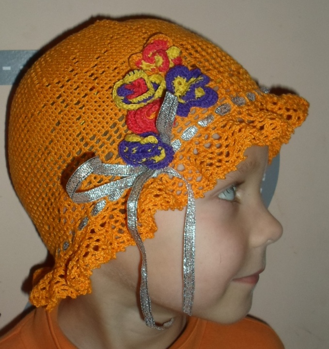 Oranžinė kepurytė
