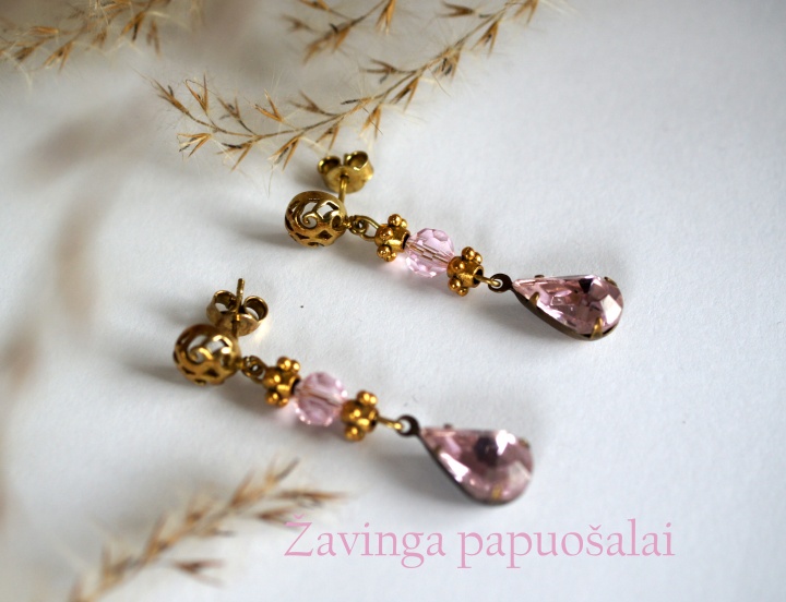 Rožinių kristalų auskarai