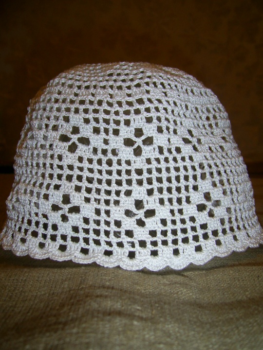 Balta nerta medvilninė kepuraitė