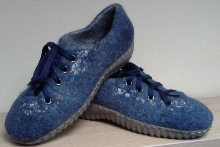 Batai mėlyni