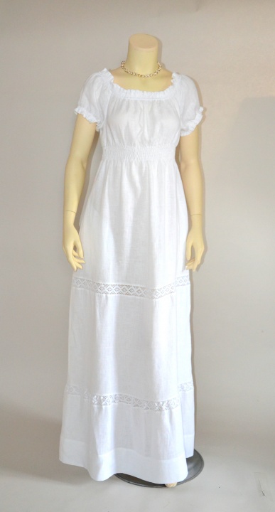 Ilga balta suknelė
