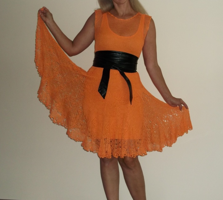 Oranžinė lino suknelė