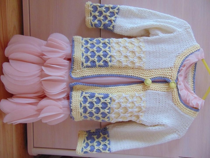 Vaikiškas megztinis "Pastelė"