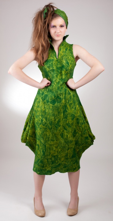 Vilnos ir šilko žalia suknelė