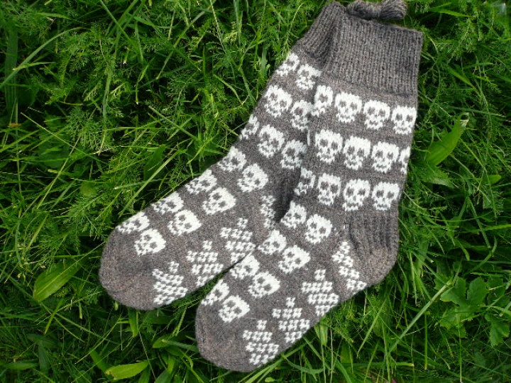 GP-683 Vilnonės kojinės ,,Žaismingos kaukolės"