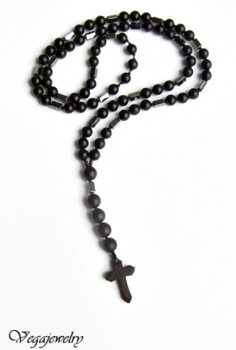 Juodas vėrinys su kryžium rožančius