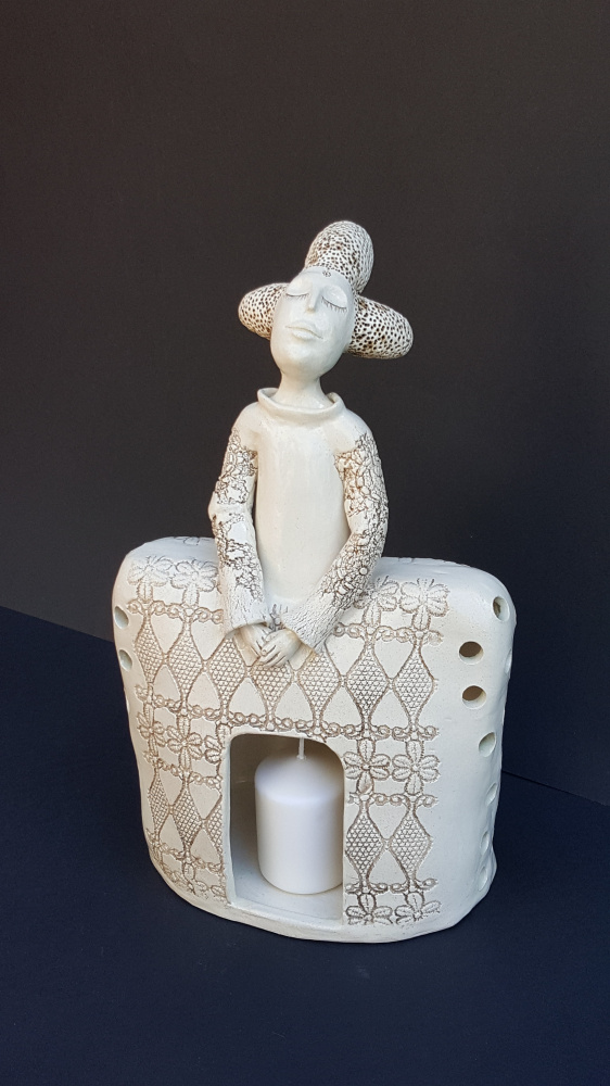 Keramikos skulptūra žvakidė Madam