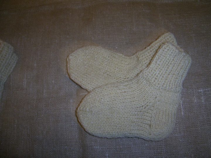 Naminės vilnos kojinės kūdikiui