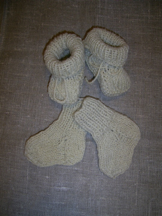 Vilnonės kojinytės ir tapukai kūdikiams