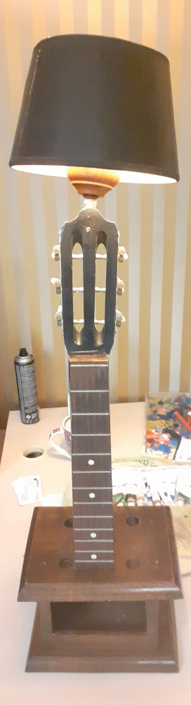 Guitar lamp