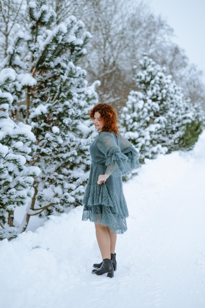 Išskirtinio dizaino rankomis megzta suknelė