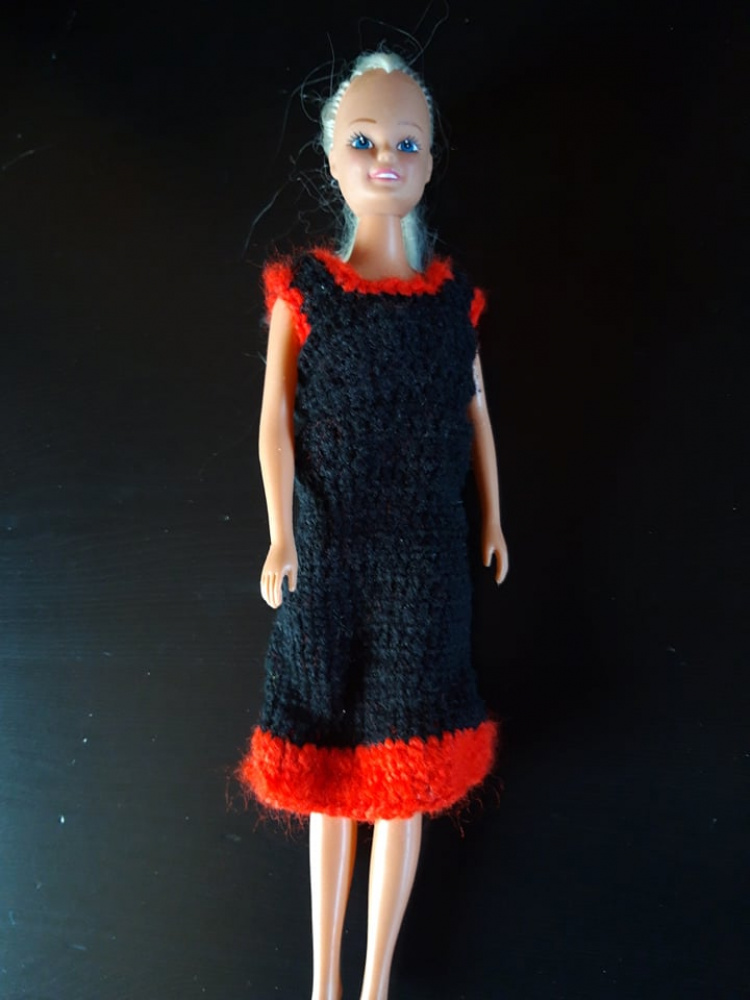 Juoda suknelė Barbei