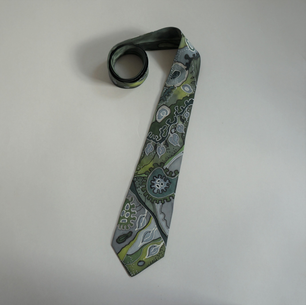 Natūralaus šilko pieštas kaklaraištis vyrui "Žaluma"
