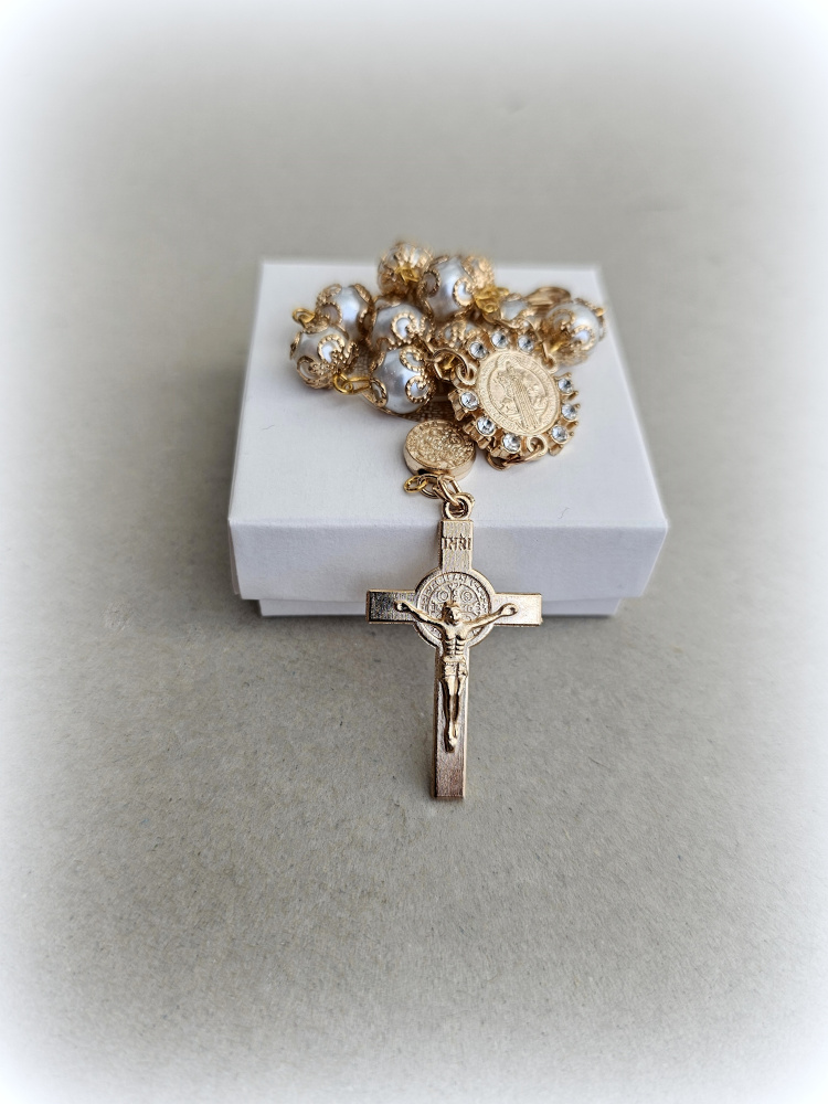 Pirmasis vienos paslapties rozancius "Auksas"