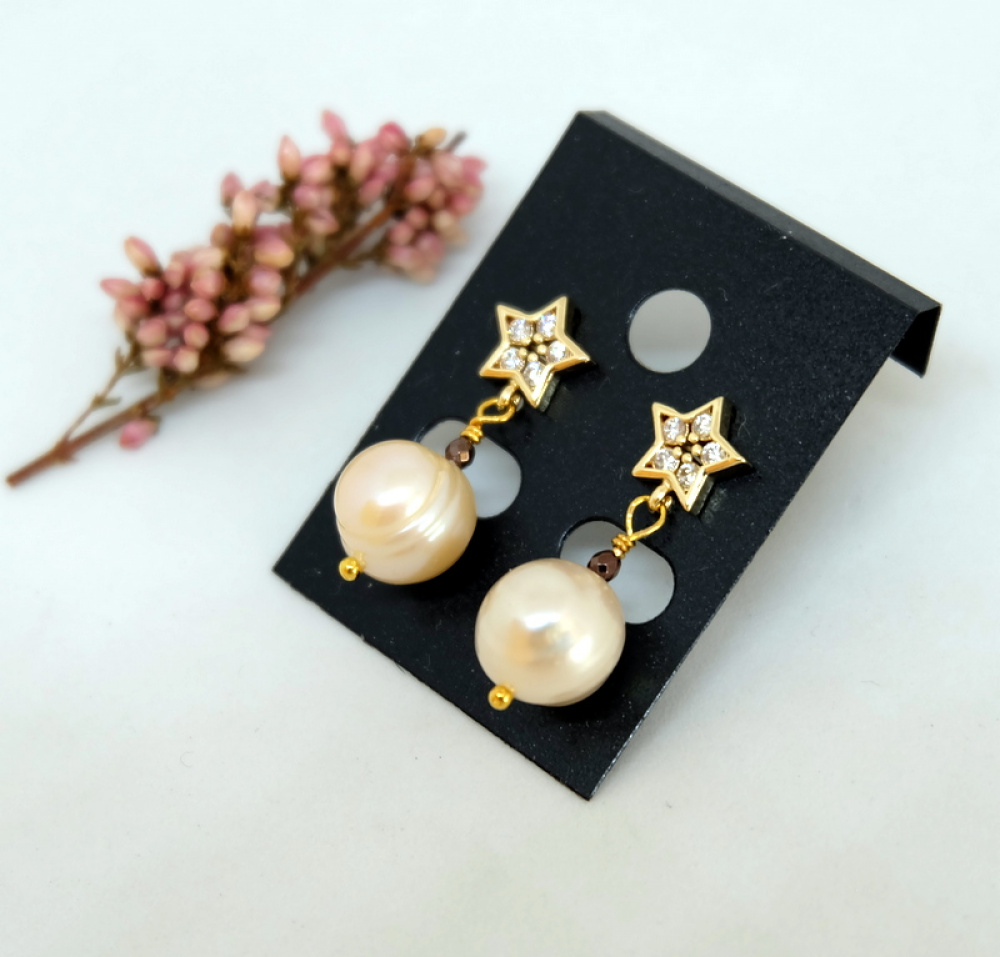 Puošnūs auskarai su perlais