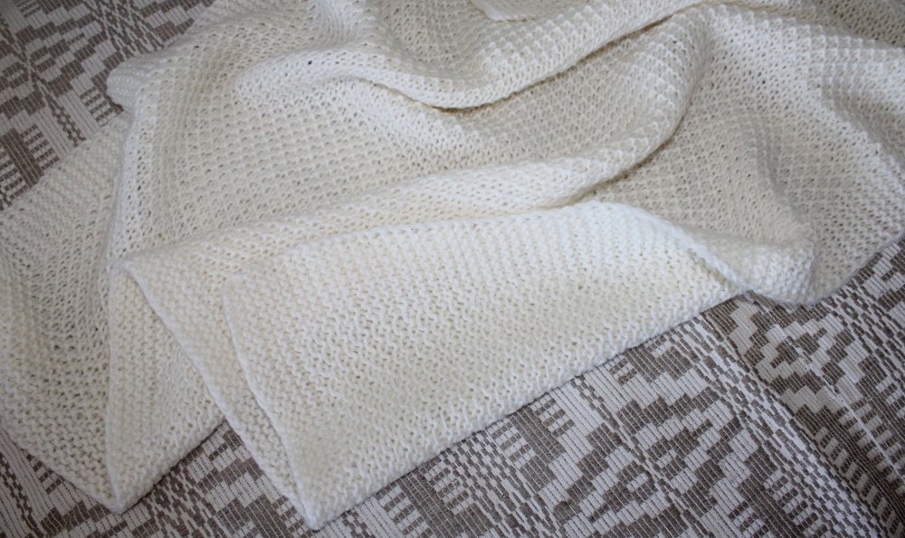 Rankų darbo vilnonis mezgtas vaikiškas pledas 70*90 cm