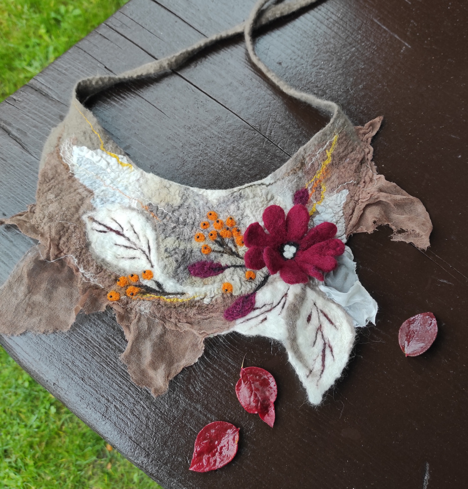 Veltas papuošalas " Giesmė rudeniui"