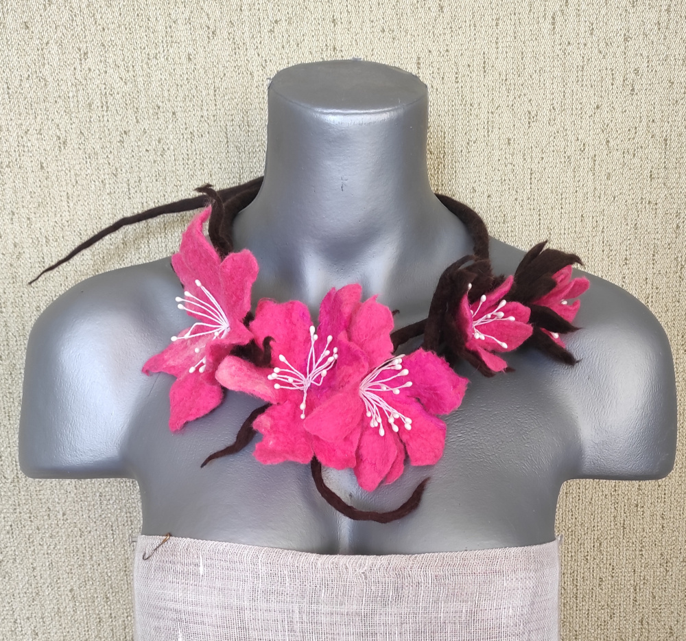 Veltas papuošalas " Rododendrai"