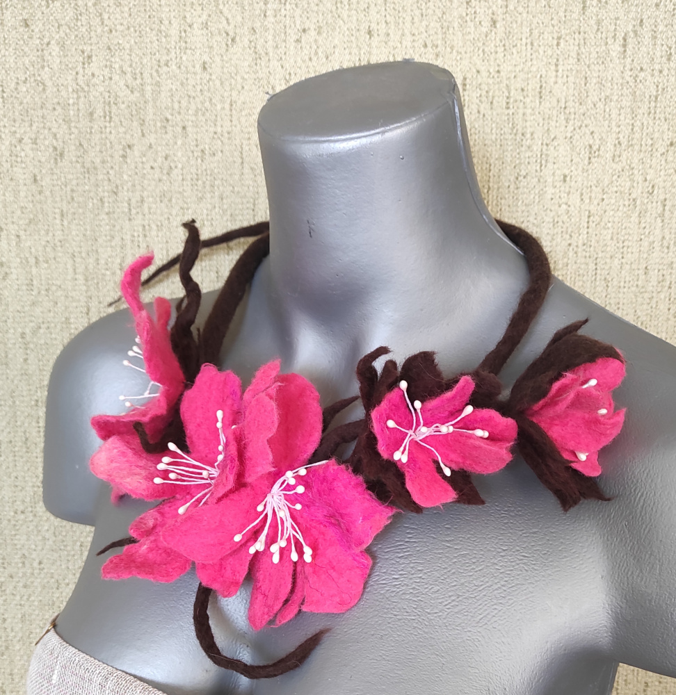 Veltas papuošalas " Rododendrai"