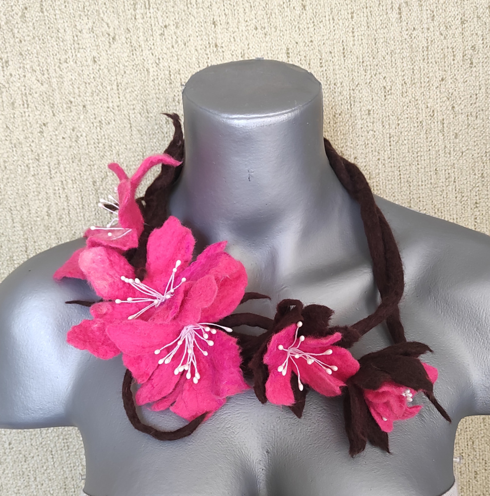 Veltas papuošalas " Rododendrai"