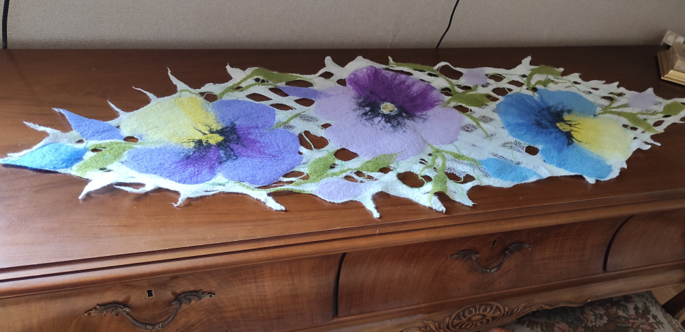 Veltas takelis su našlaitėmis