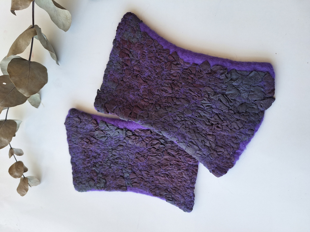 Violetinės riešinės su šilko dekoru
