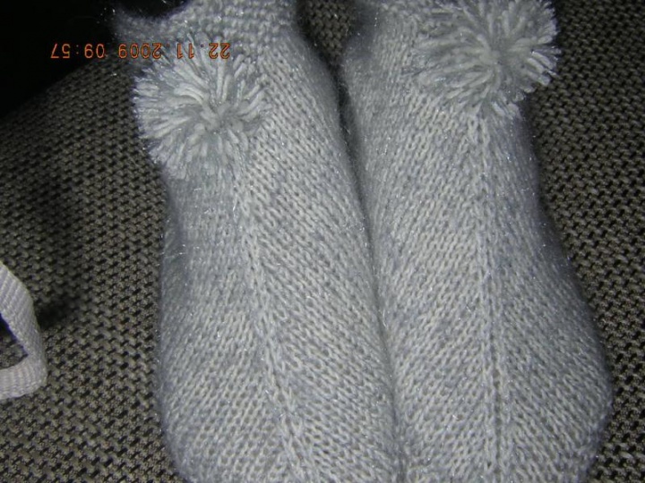 Pilkos kojinės - šlepetės