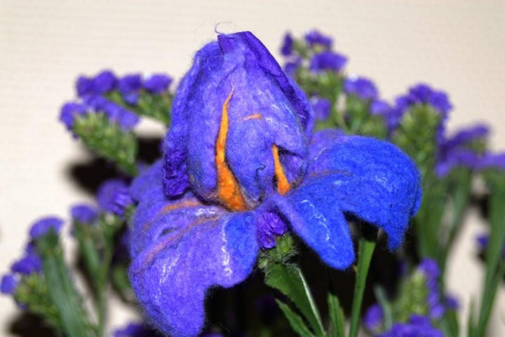 Gėlė - sagė "Irisas "