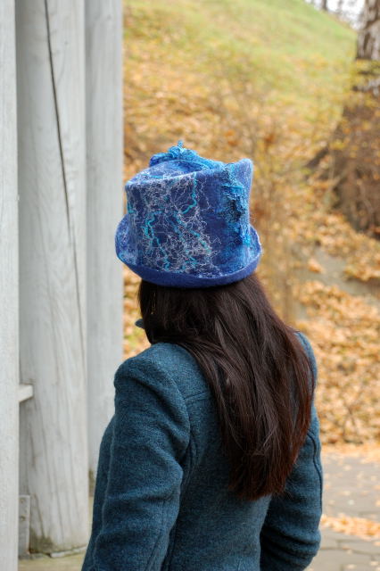 Mėlynai mėlyna skrybėlaitė
